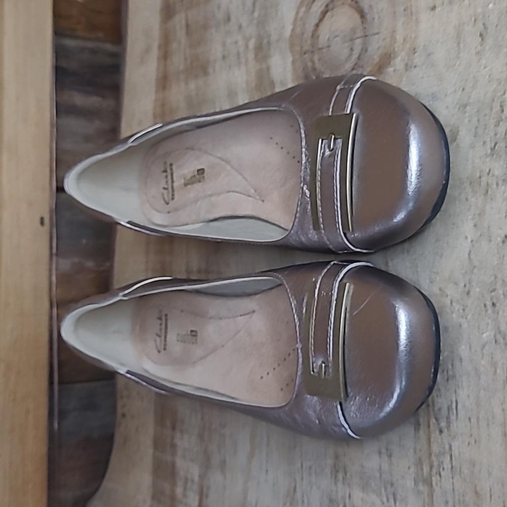Womens Size 10M Clark flats